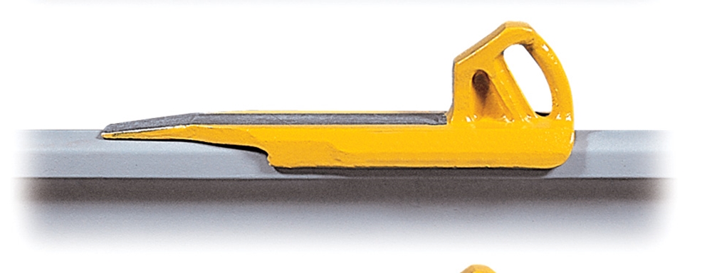 Rail Skid Model S-61
For light to average weight cars, as car stopper and wheel chock. Weight 19 lbs.